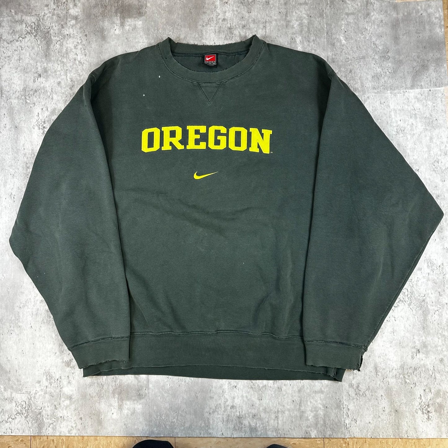Vintage Green Thrashed and Faded Oregon Nike Crewneck (XL)