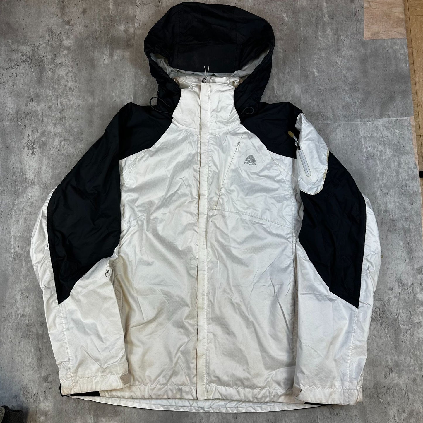 White Nike ACG Mens Hooded Black & White Waterproof Jacket Size XL