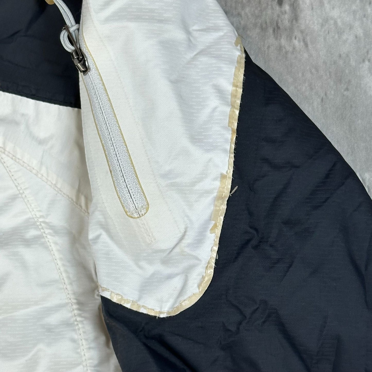 White Nike ACG Mens Hooded Black & White Waterproof Jacket Size XL