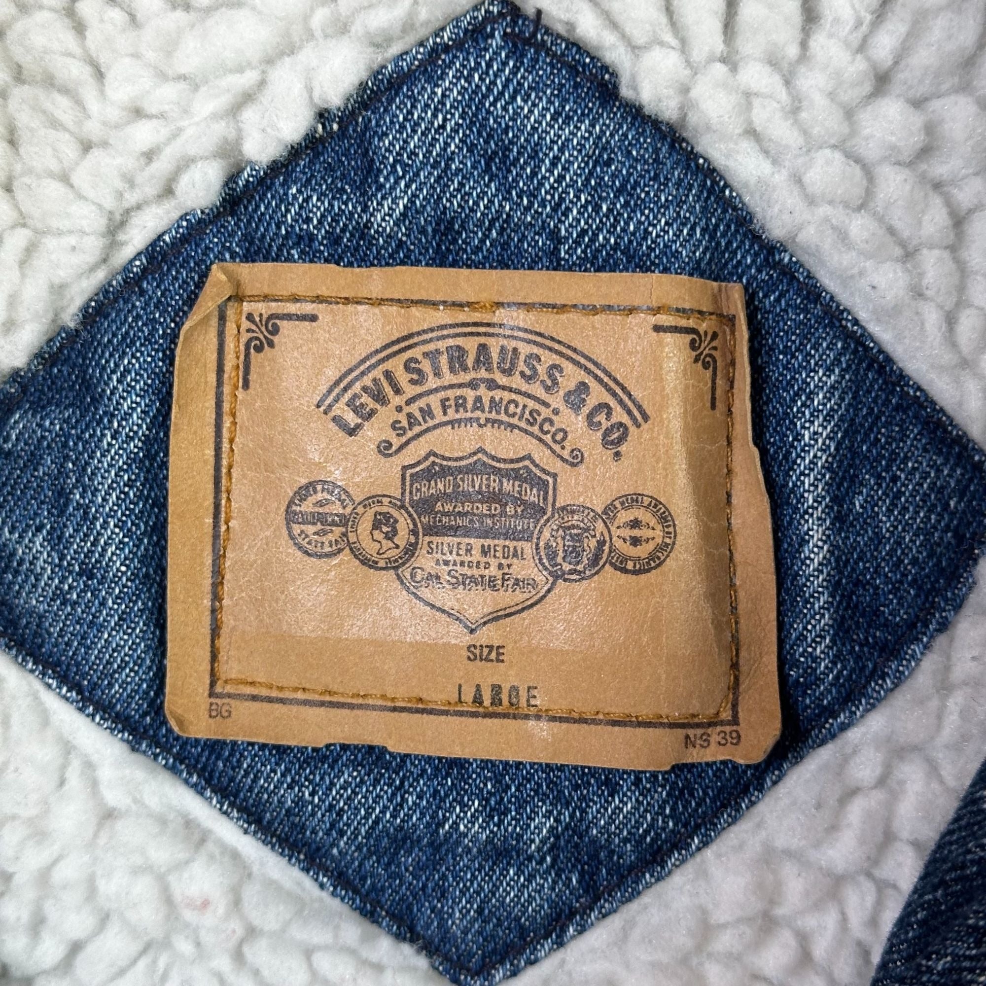 Levis Denim Sherpa Lined Jacket Large Button Front Warm Outerwear