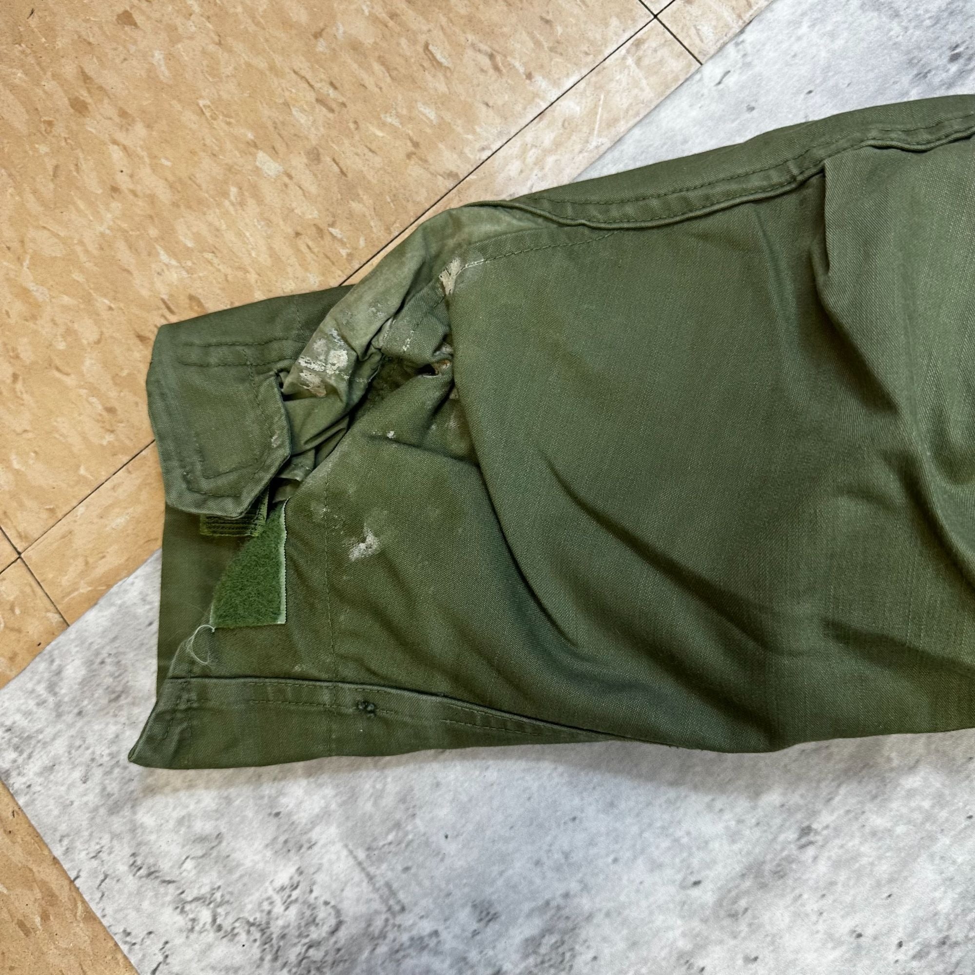 Vintage U.S. Air Force Green Field Jacket W/ Patches Size Medium