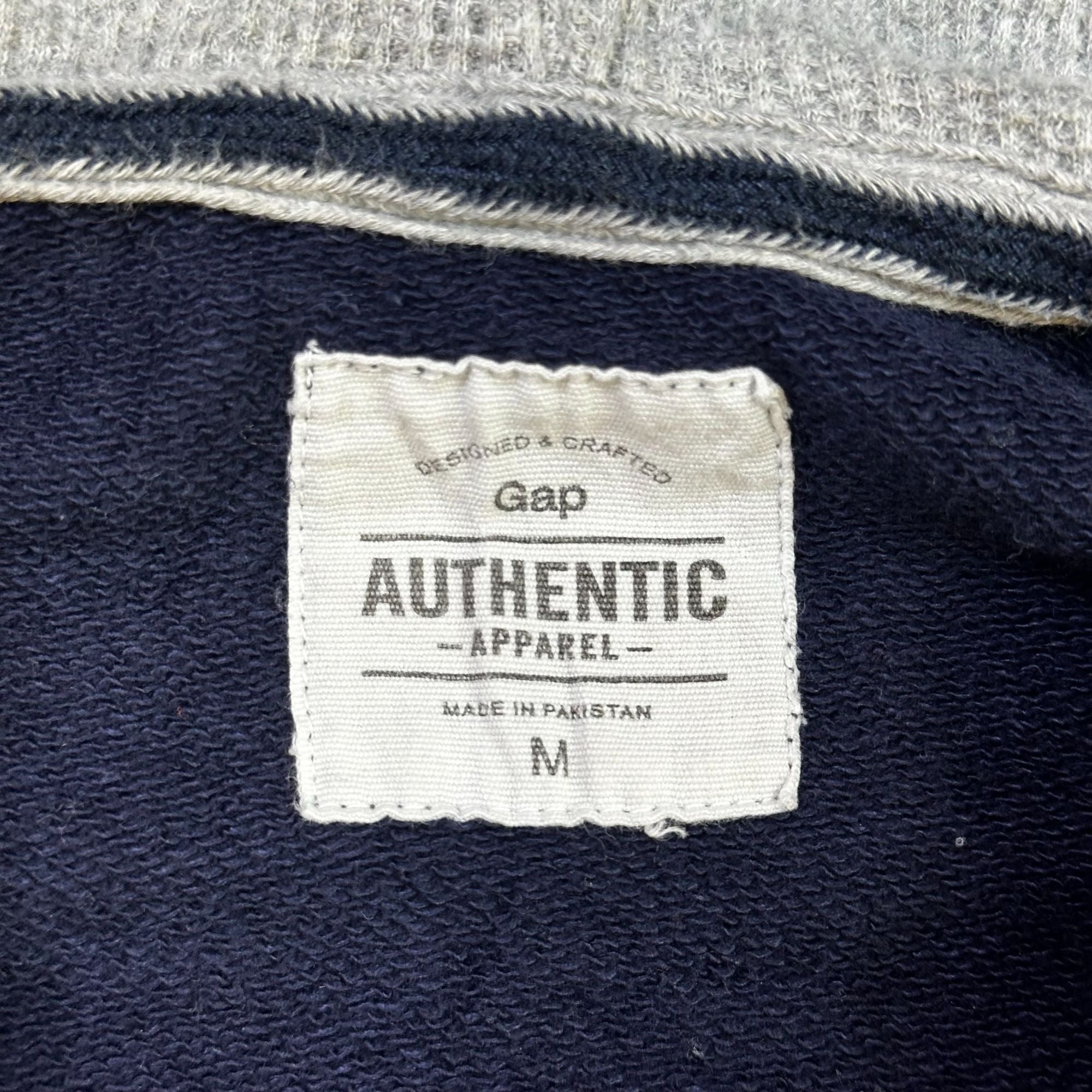 Gap Navy Blue Hoodie With Red Applique Logo Authentic Apparel Zip-Up With Pockets Medium Size Made In Pakistan